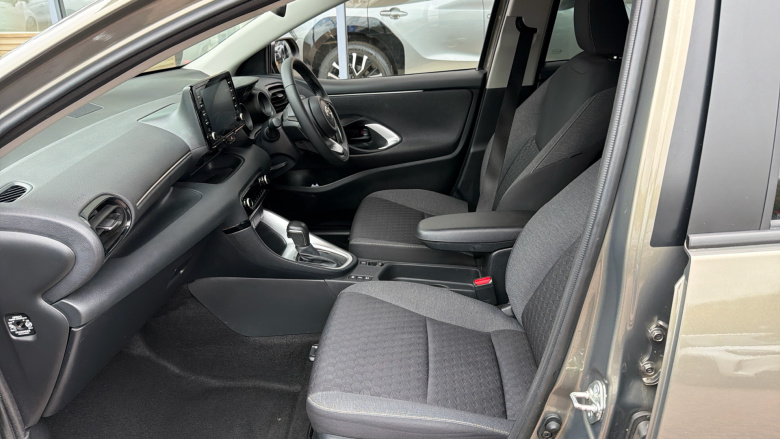 Toyota Yaris 1.5 Hybrid Design 5dr CVT Hybrid Hatchback